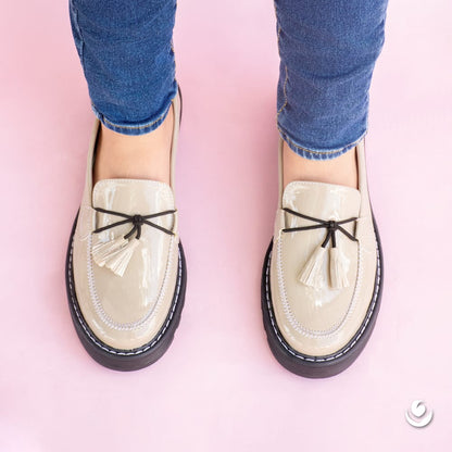 Mocasin Charol Beige