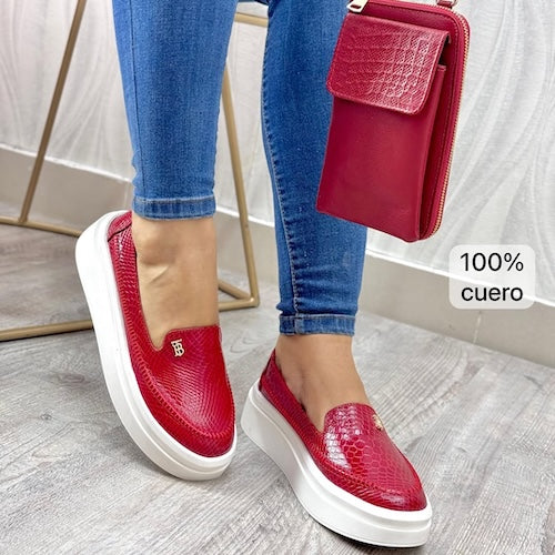 Tenis en Cuero Sin Cordones Rojo