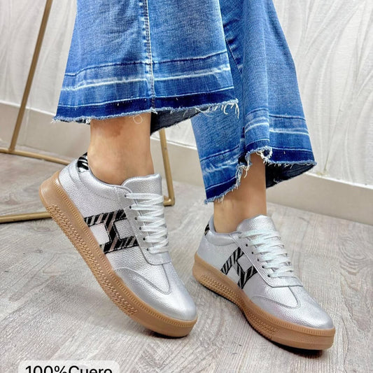 Tenis en Cuero Plateado