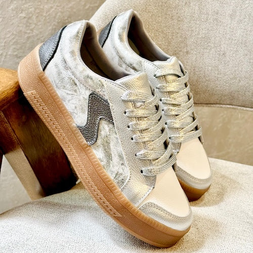 Tenis en Cuero Plateado