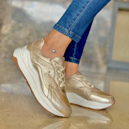 Tenis en Cuero Dorados