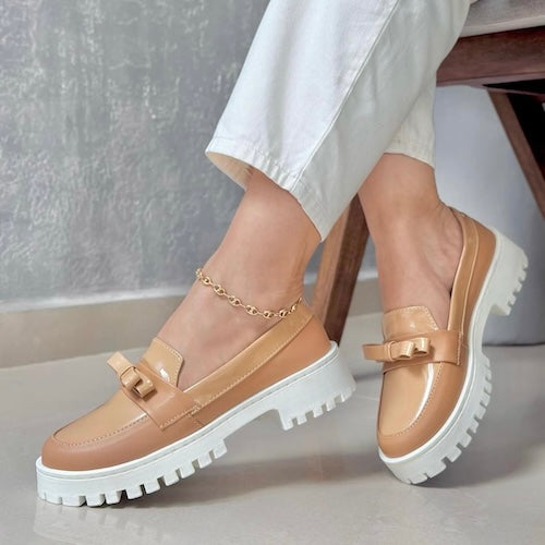 Mocasines Suela Tractor Charol Beige
