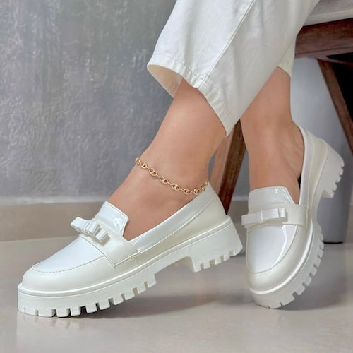 Mocasines Suela Tractor Charol Crema