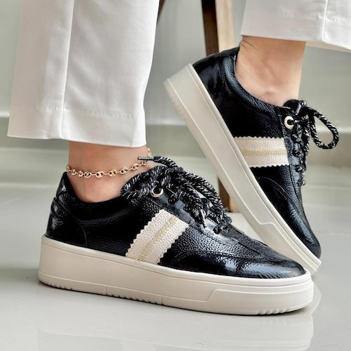 Tenis en Cuero Negro